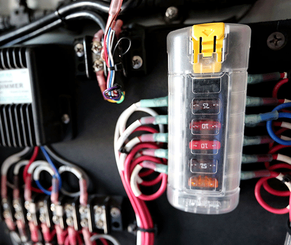 ST Blade Fuse Block - 6 Independent Circuits with Cover