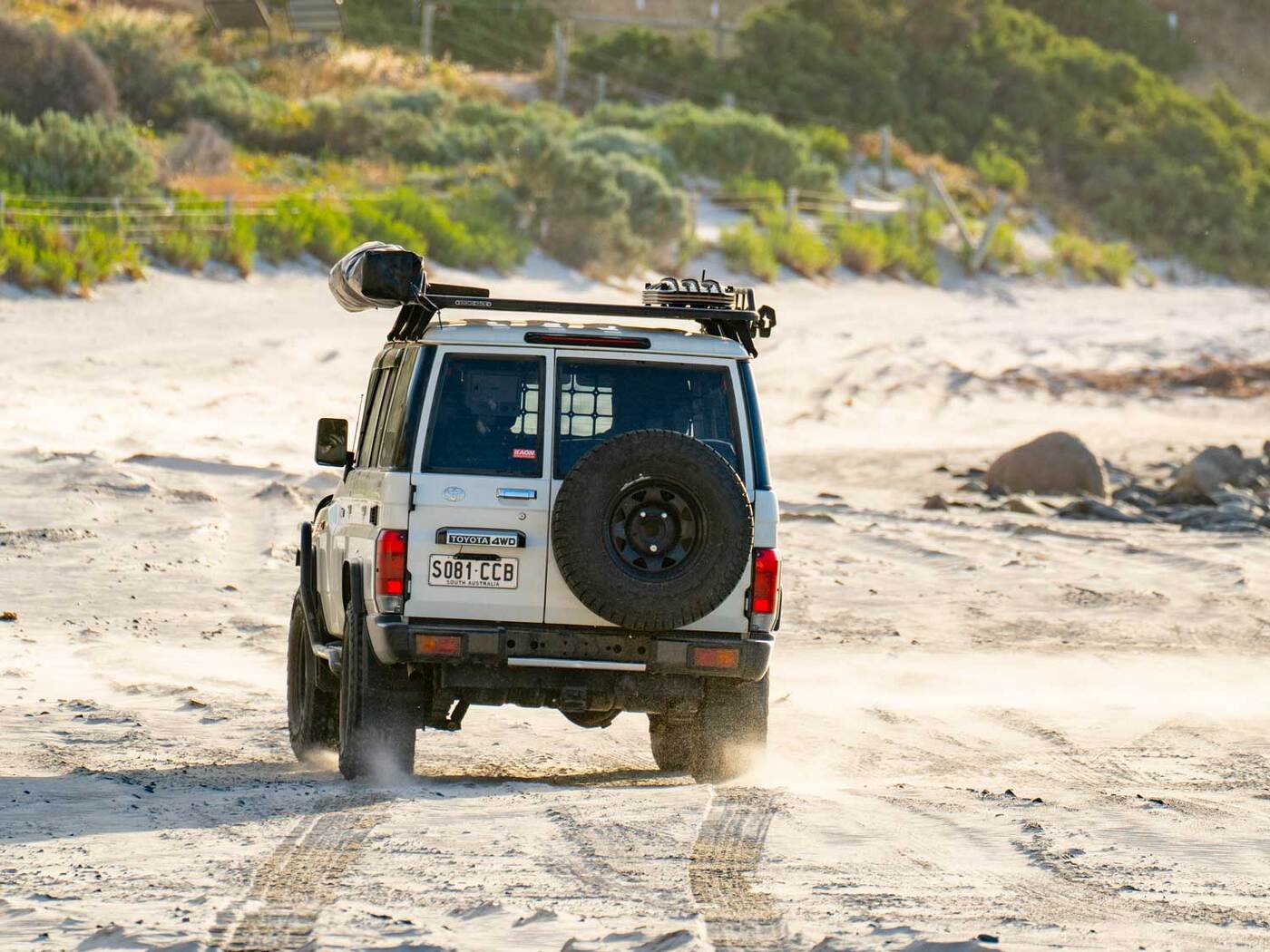 Light Cargo & Pet Barrier to suit Toyota LandCruiser LC76