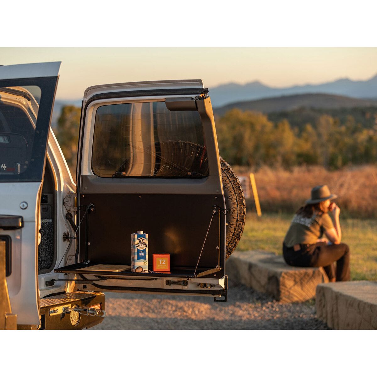 جدول منسدلة للباب الخلفي وبطاقات الأبواب لتناسب نيسان باترول Y61 GU