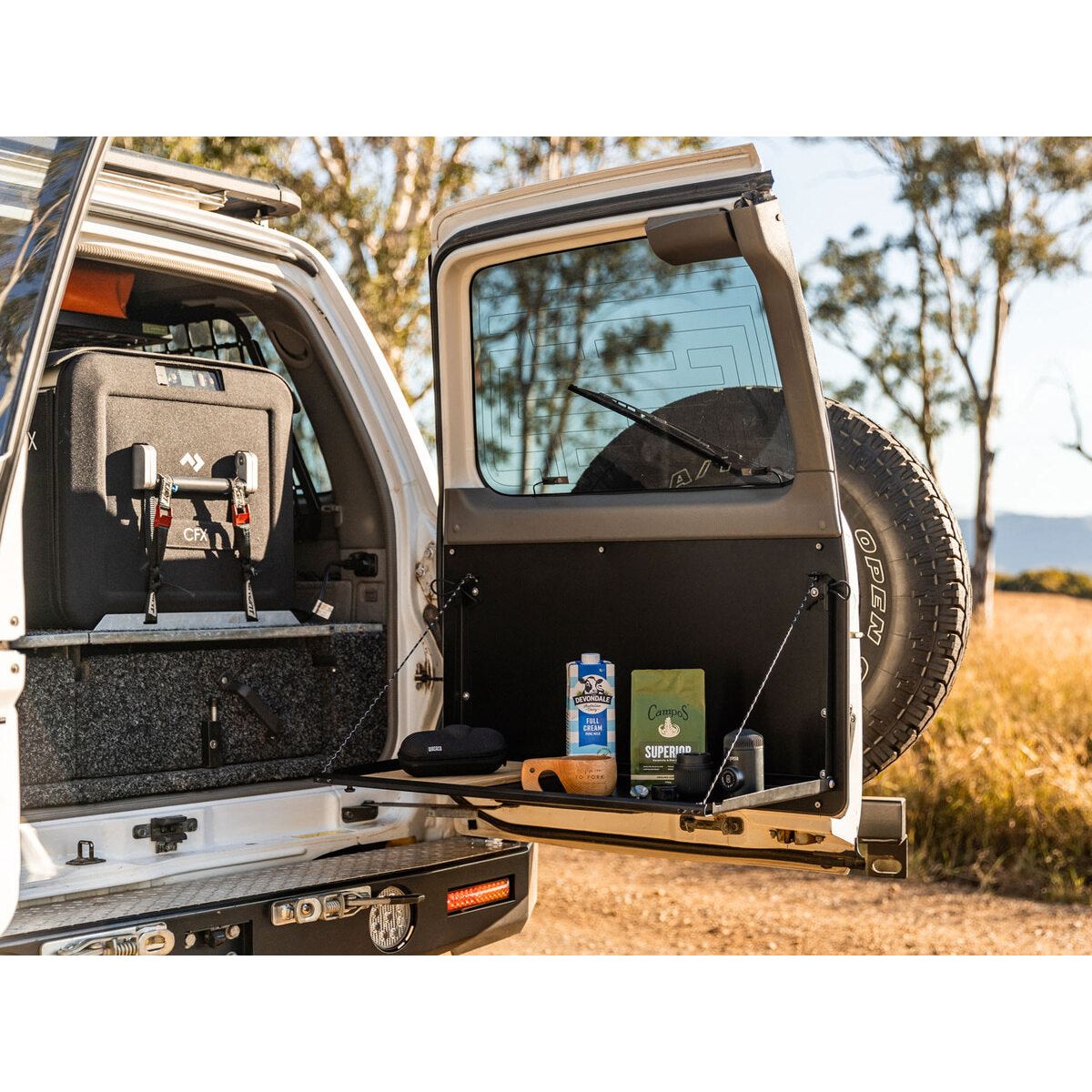 جدول منسدلة للباب الخلفي وبطاقات الأبواب لتناسب نيسان باترول Y61 GU