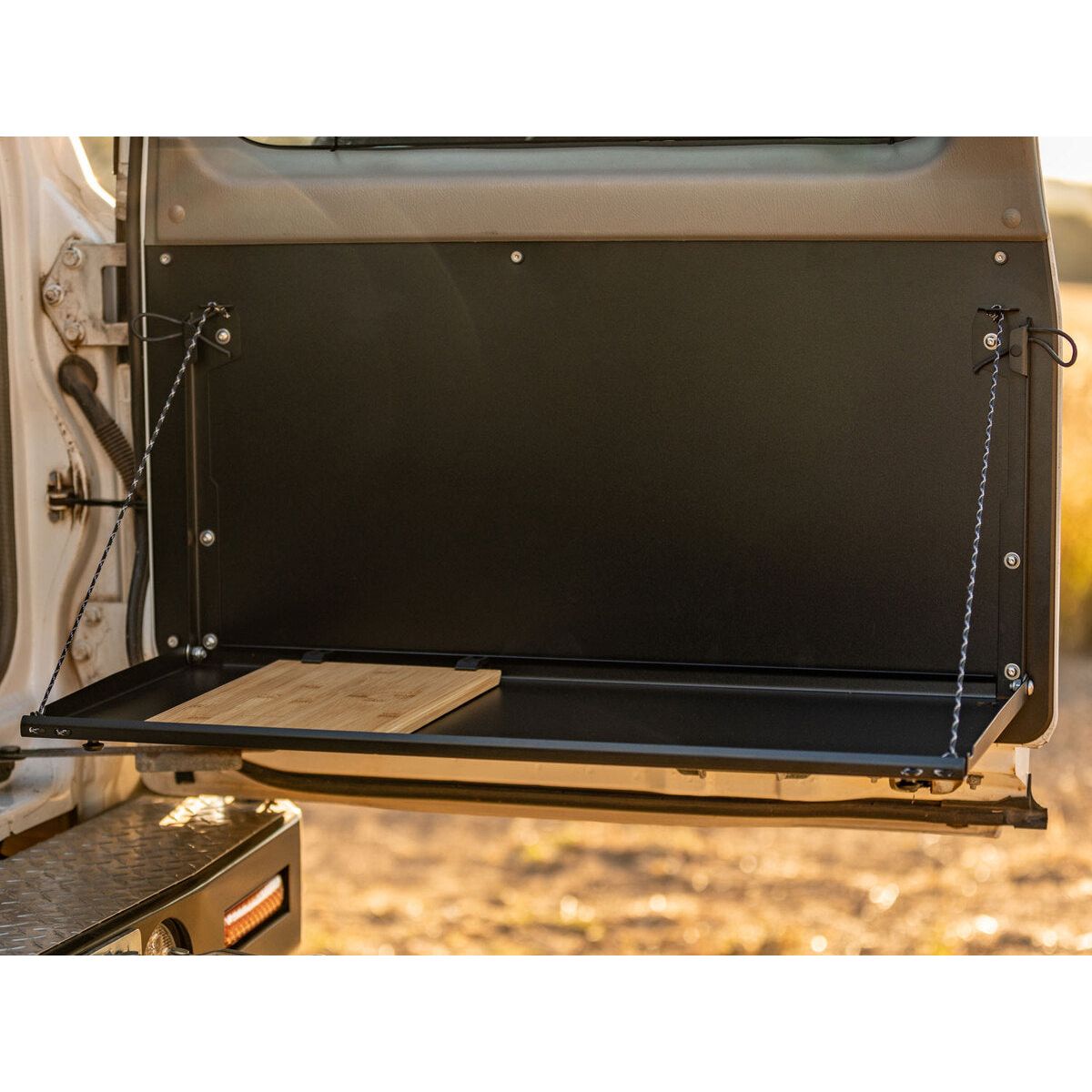 جدول منسدلة للباب الخلفي وبطاقات الأبواب لتناسب نيسان باترول Y61 GU