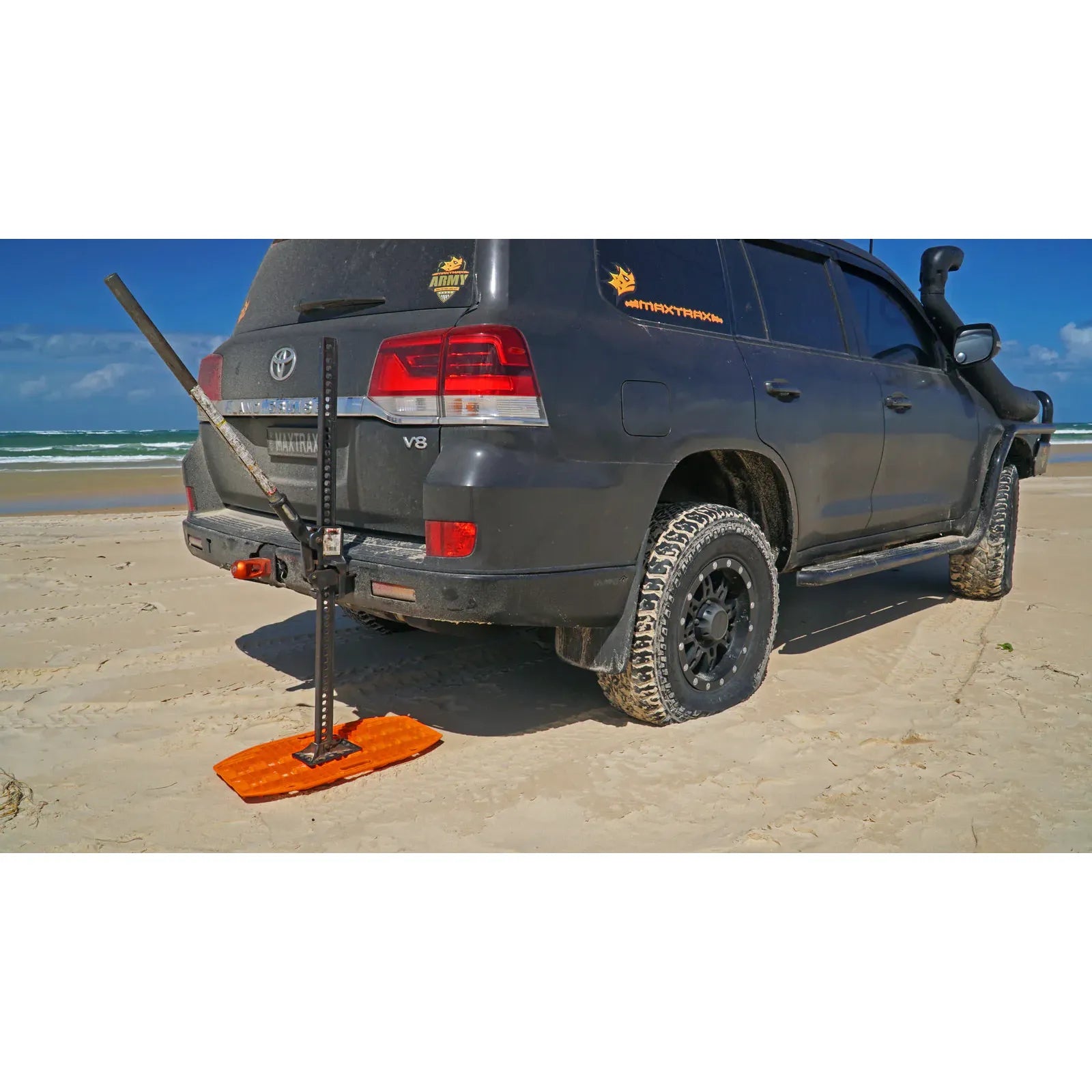 مجموعة MAXTRAX Mini وJaxbase باللون البرتقالي المميز