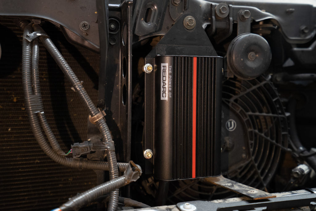 شاحن بطارية تيار مستمر مزدوج المدخل 50 أمبير داخل السيارة