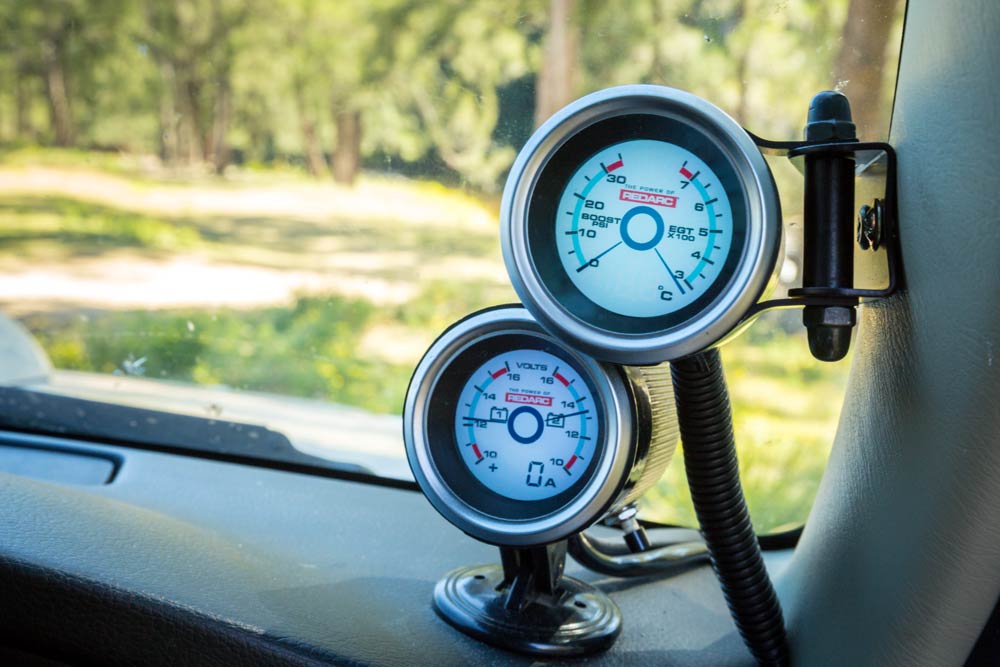 DUAL VOLTAGE 52MM GAUGE WITH OPTIONAL CURRENT DISPLAY