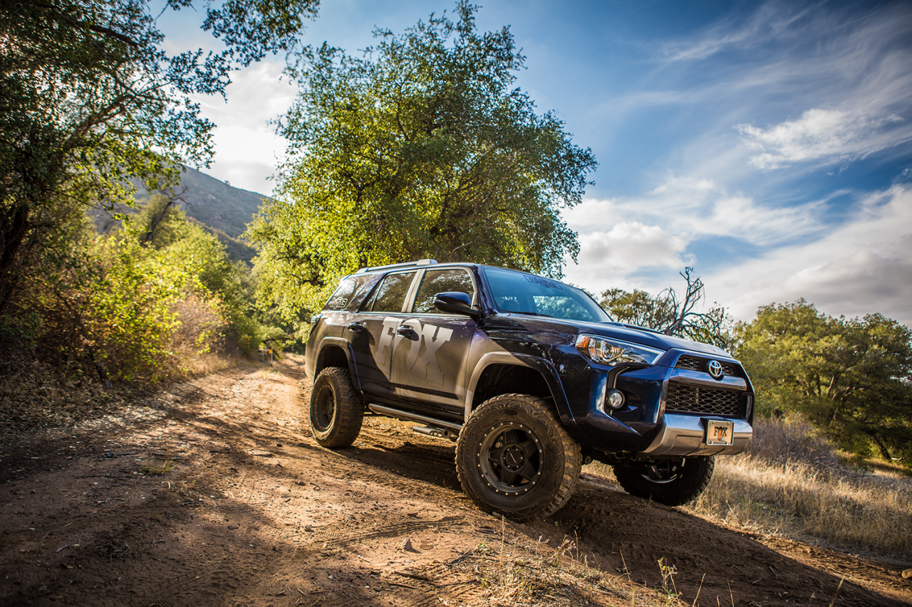 ممتص صدمات أمامي IFP من FOX 2.0 FJ CRUISER SNAP RING COIL-OVER
