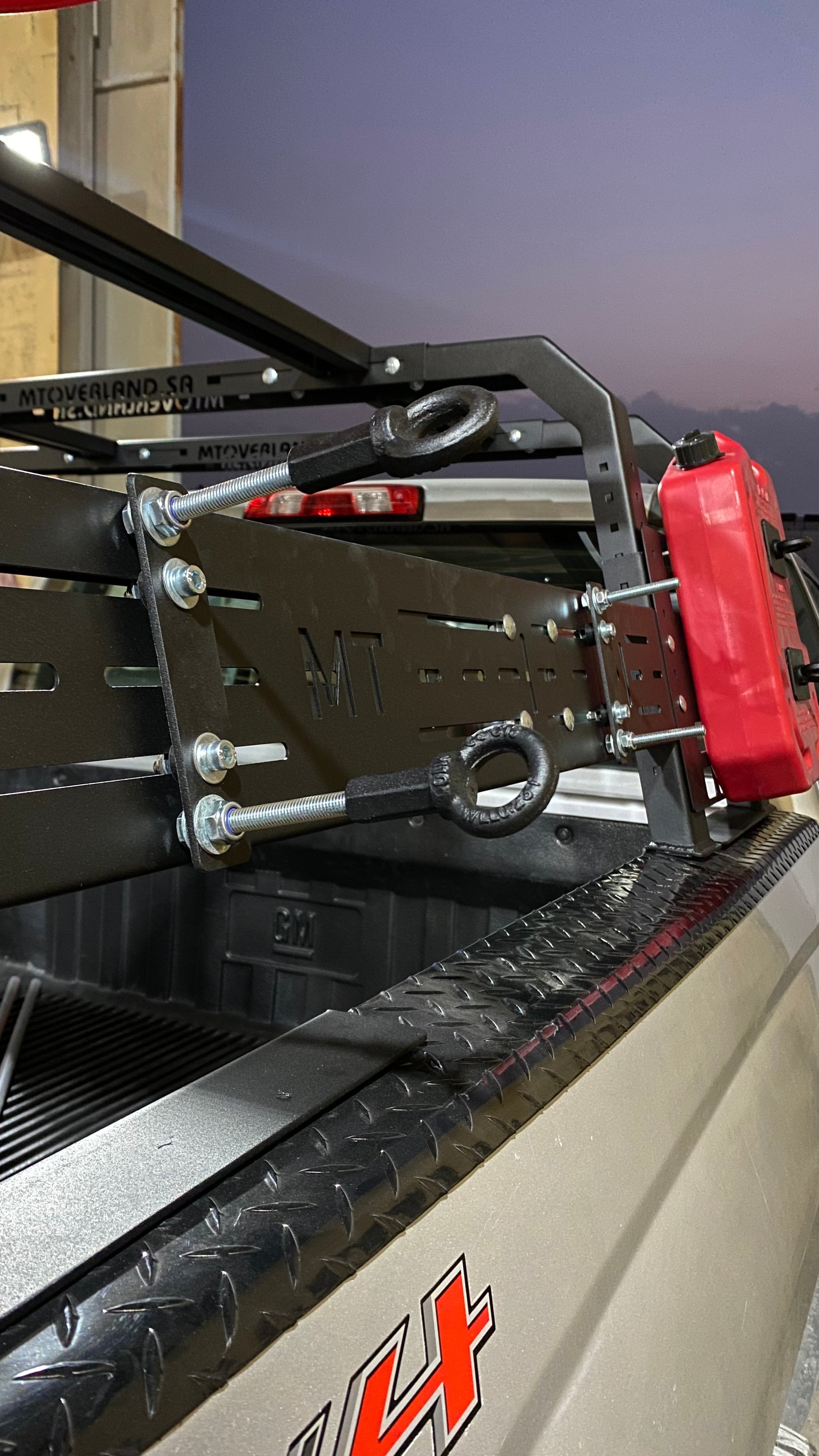 Recovery locks and brackets