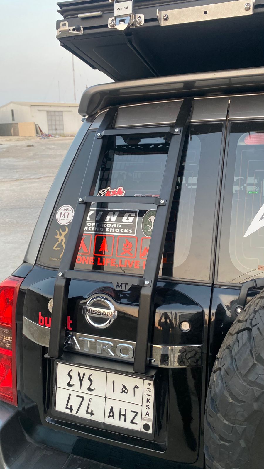 Nissan Y61 small door ladder