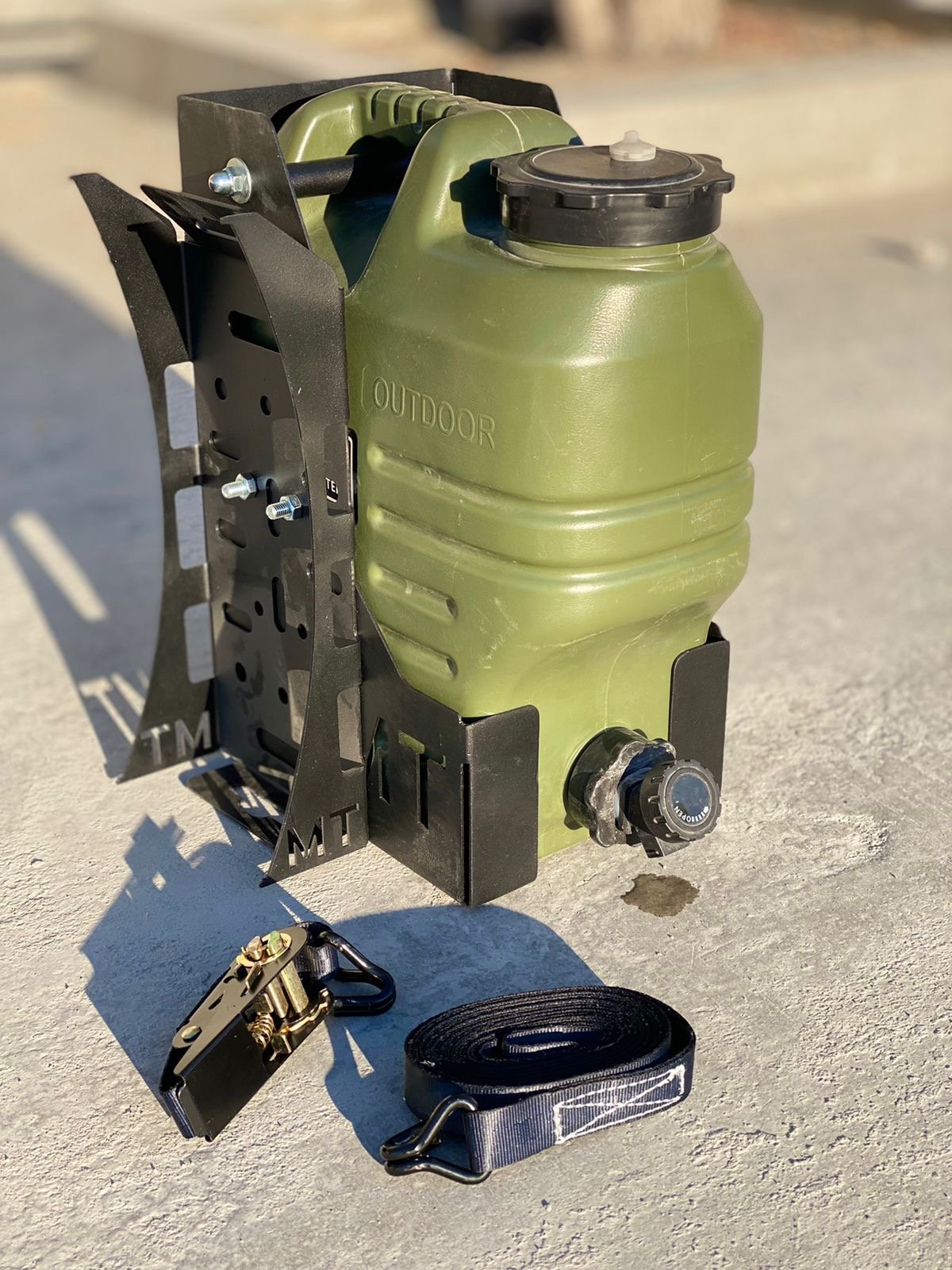 Tire Mount Jerrycan Package