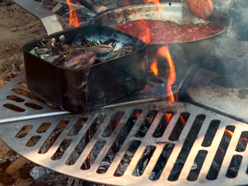 SPARE TIRE MOUNT BRAAI/BBQ GRATE