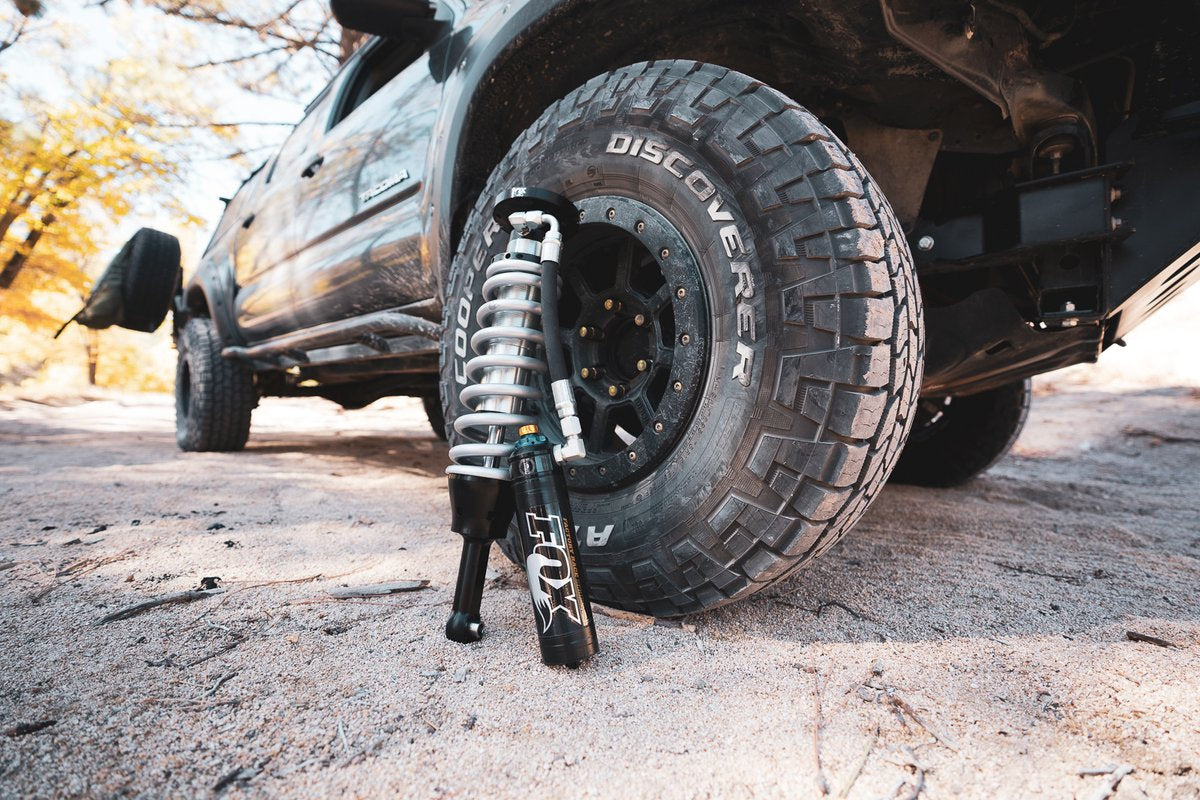 ممتص صدمات أمامي FOX DSC 2.5 Toyota Hilux COIL-OVER (زوج) - قابل للتعديل
